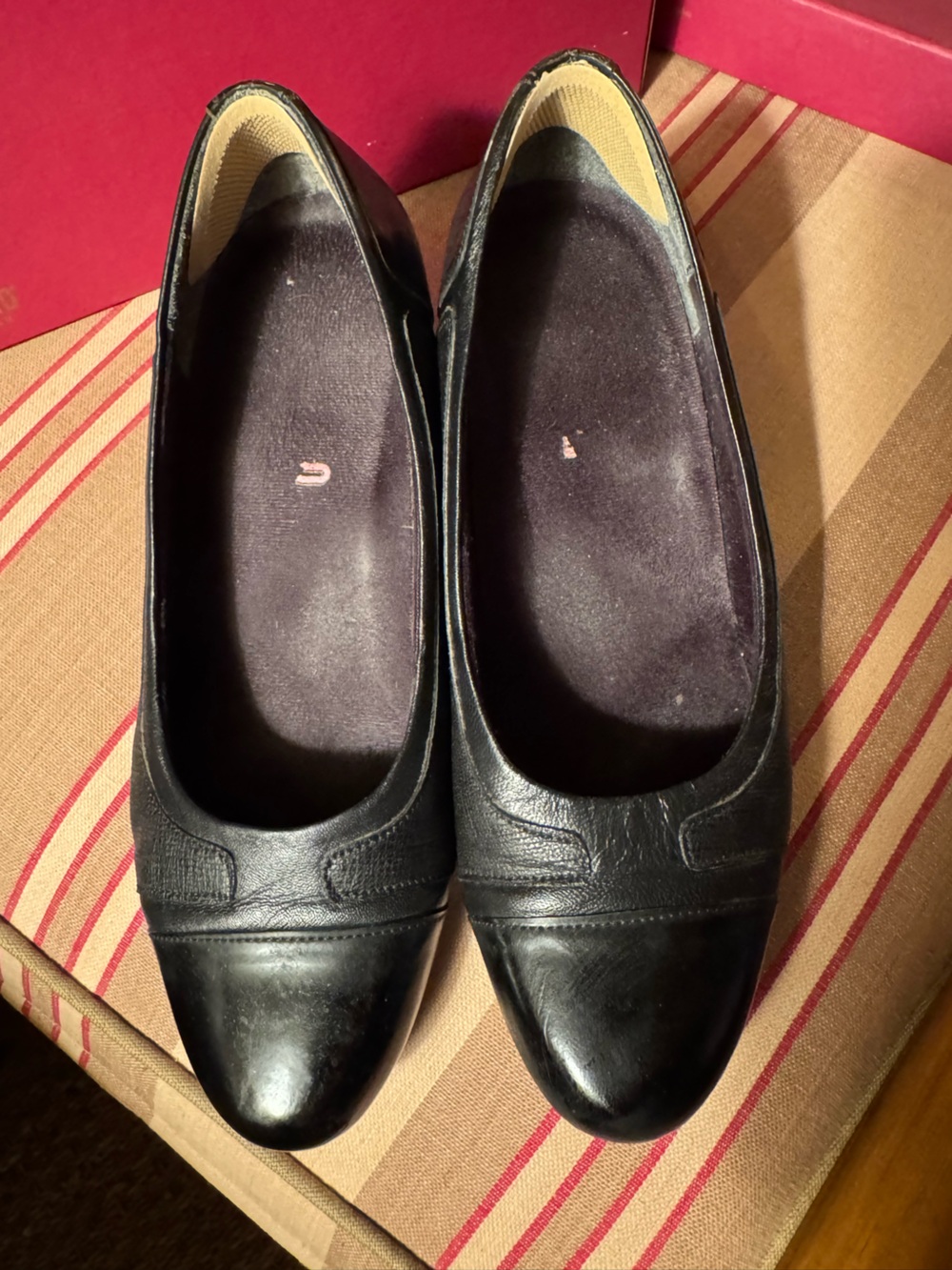 Munro Black Leather Low Heel Pumps (Wide Width)